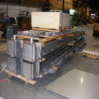 Slot drains on a pallet for shipping